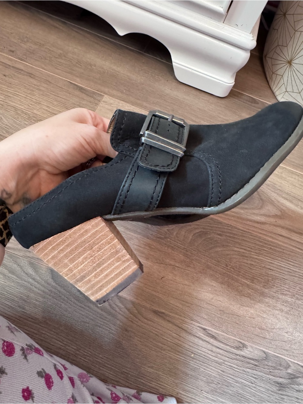 Vionic Mule Heels - Picture 2 of 10